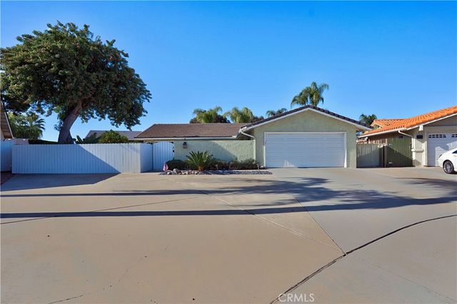 22568 Castle Crag Drive, Canyon Lake, CA 92587