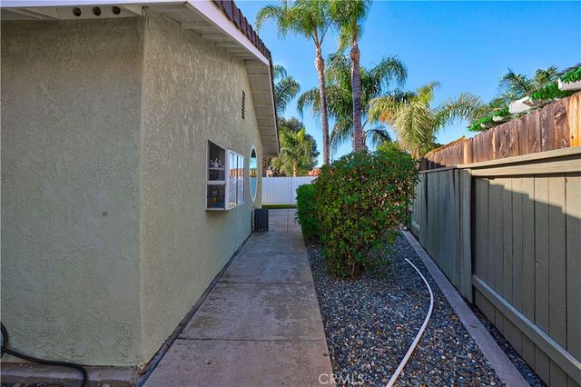 22568 Castle Crag Drive, Canyon Lake, CA 92587