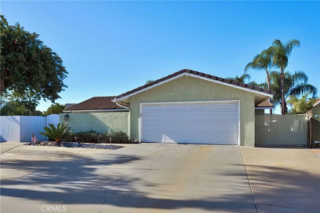 22568 Castle Crag Drive, Canyon Lake, CA 92587