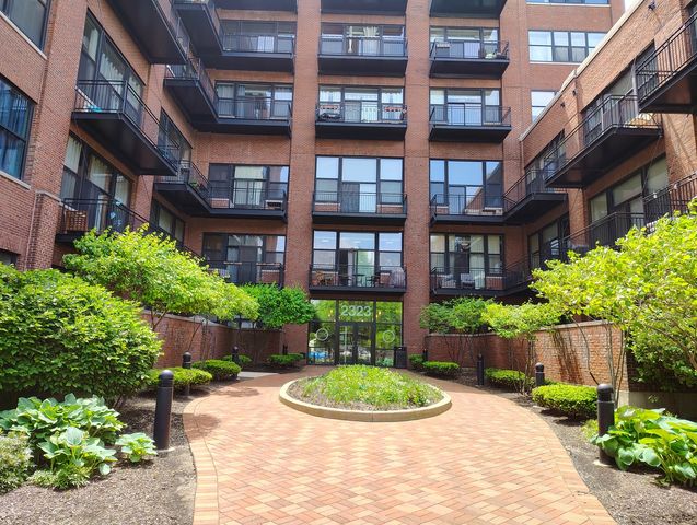 2323 W Pershing Road 336, Chicago, IL 60609