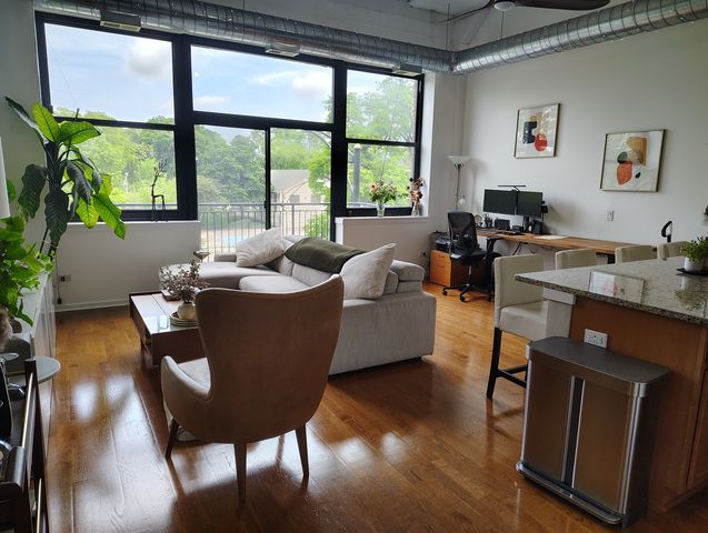 2323 W Pershing Road 336, Chicago, IL 60609