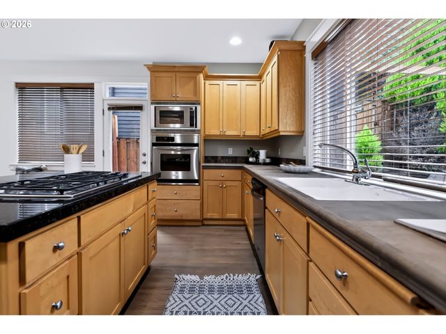 8817 Sw 49TH Ave, Portland, OR 97219