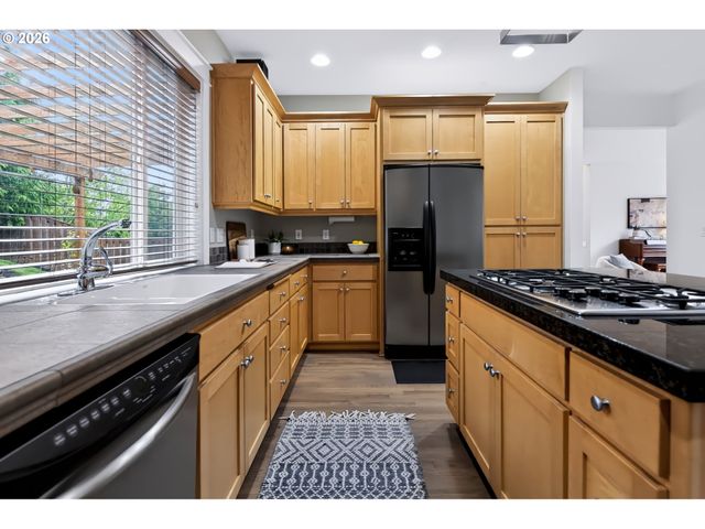 8817 Sw 49TH Ave, Portland, OR 97219