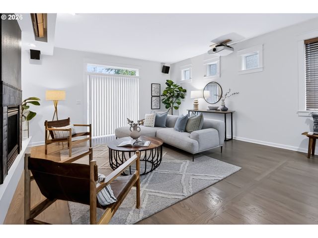 8817 Sw 49TH Ave, Portland, OR 97219