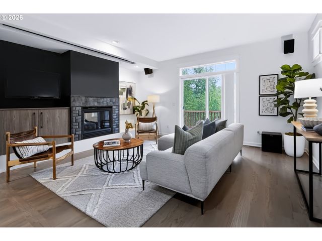 8817 Sw 49TH Ave, Portland, OR 97219