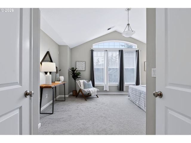 8817 Sw 49TH Ave, Portland, OR 97219