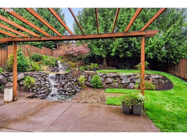 8817 Sw 49TH Ave, Portland, OR 97219