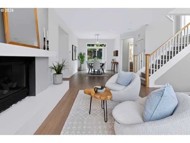 8817 Sw 49TH Ave, Portland, OR 97219