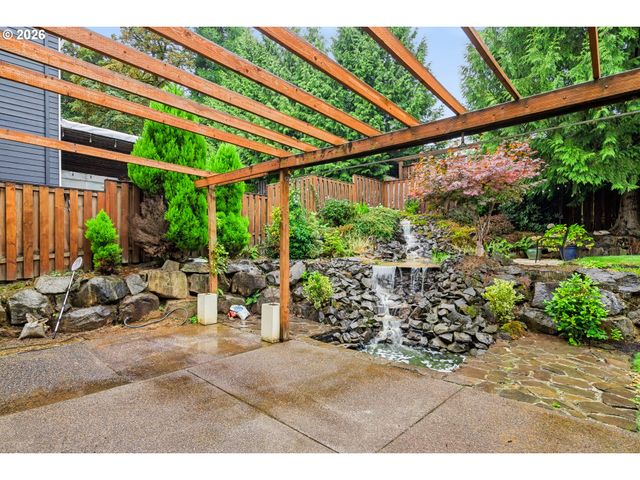 8817 Sw 49TH Ave, Portland, OR 97219