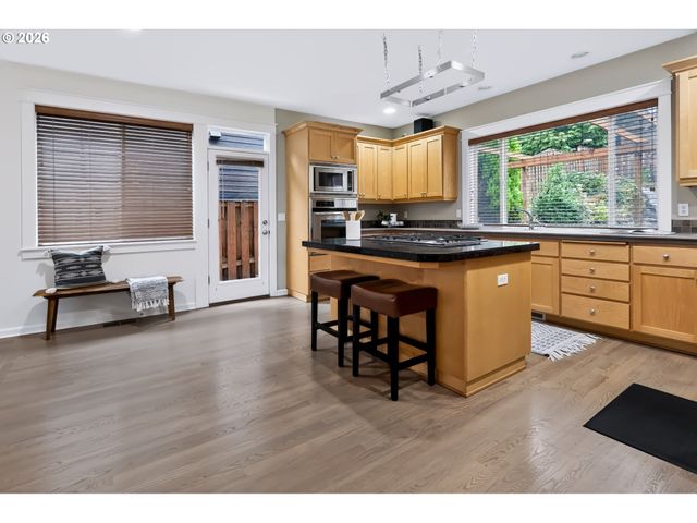 8817 Sw 49TH Ave, Portland, OR 97219