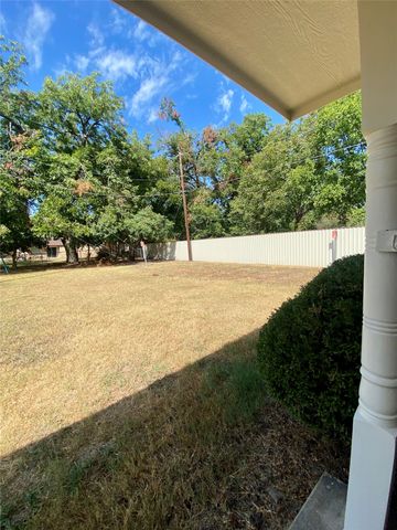 805 Lynn Street, Bonham, TX 75418