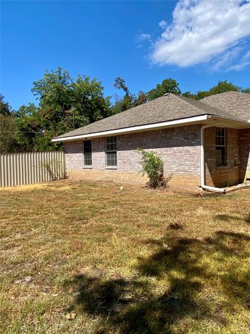 805 Lynn Street, Bonham, TX 75418