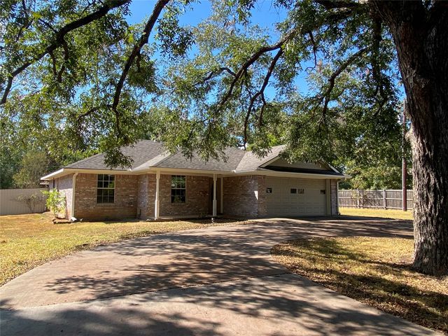 805 Lynn Street, Bonham, TX 75418