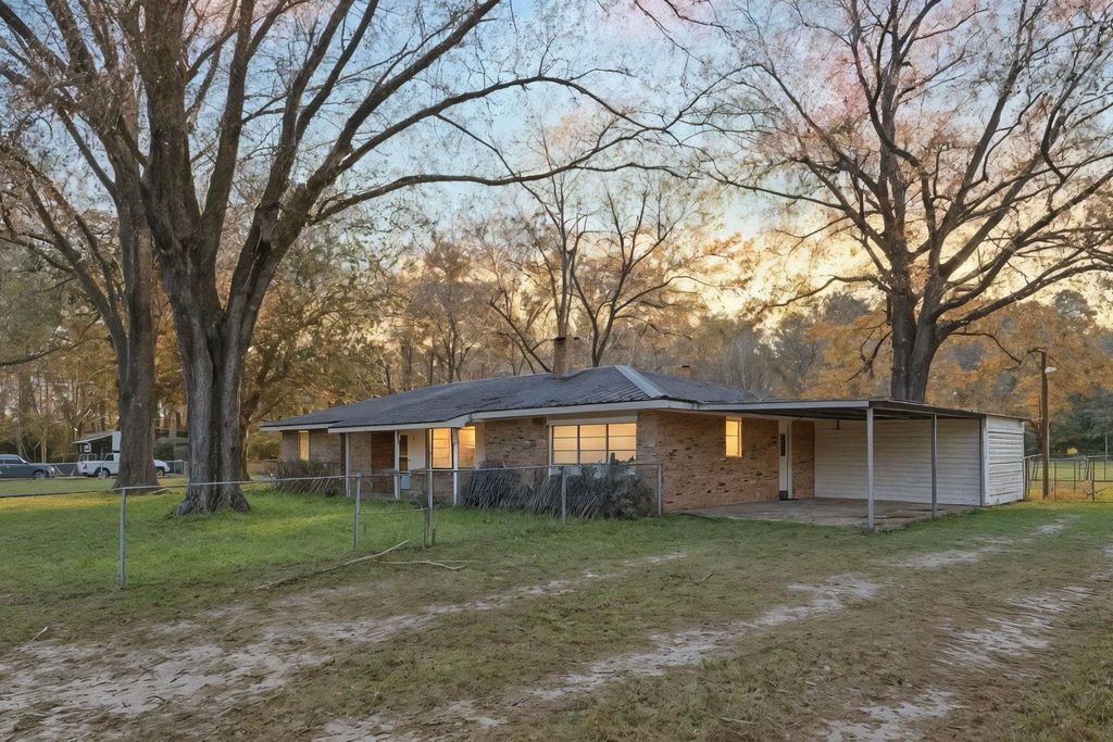 7439 Old Kountze Hwy, Silsbee, TX 77656