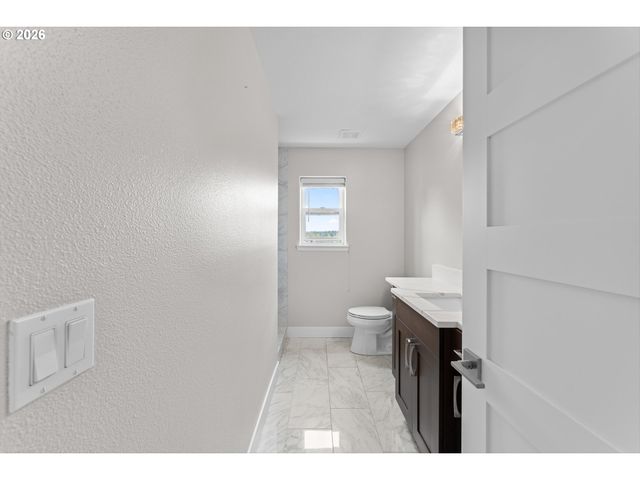 15711 Ne BEECH St 5F, Portland, OR 97230