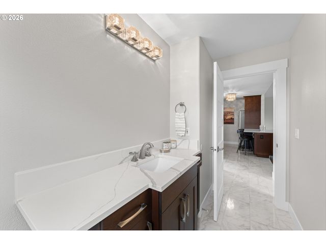 15711 Ne BEECH St 5F, Portland, OR 97230