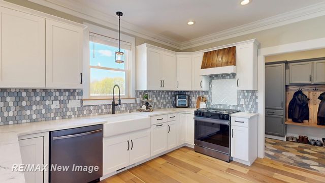 2374 S Thomas Road, Saginaw Twp, MI 48609