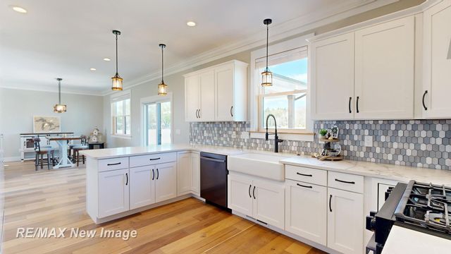 2374 S Thomas Road, Saginaw Twp, MI 48609