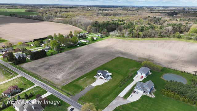2374 S Thomas Road, Saginaw Twp, MI 48609