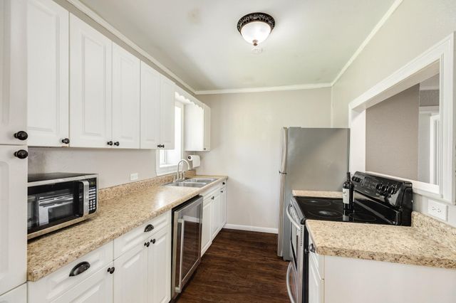 219 Camellia Street, Lake Jackson, TX 77566