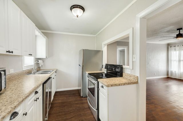 219 Camellia Street, Lake Jackson, TX 77566