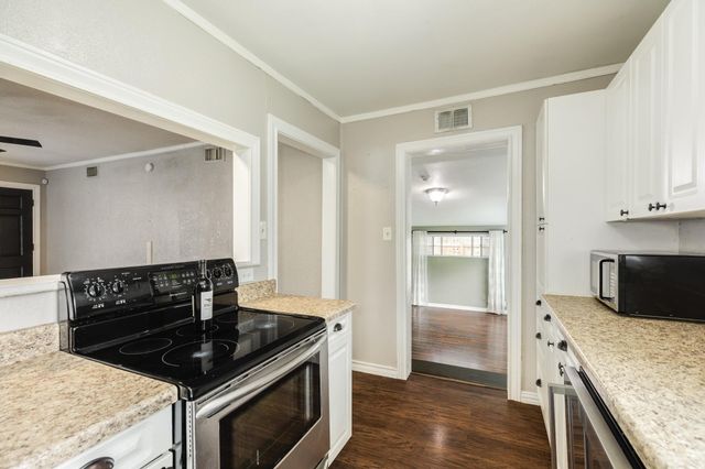 219 Camellia Street, Lake Jackson, TX 77566