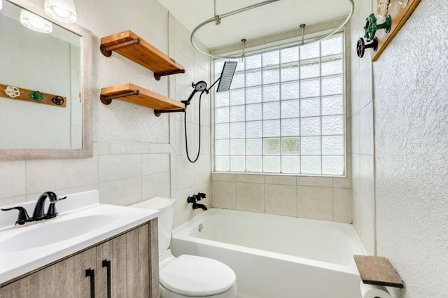 219 Camellia Street, Lake Jackson, TX 77566