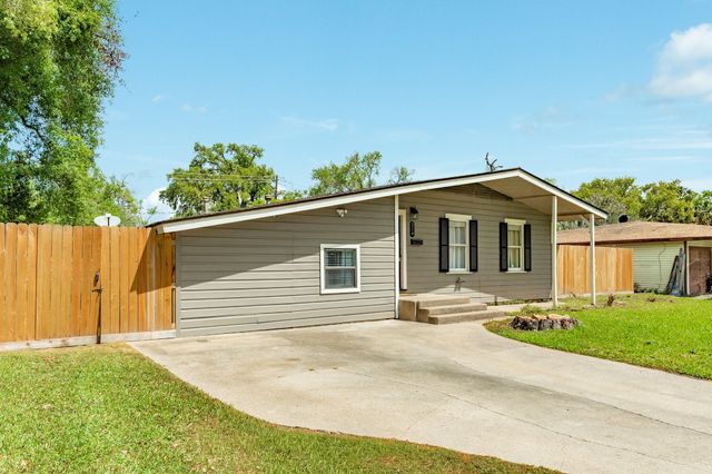 219 Camellia Street, Lake Jackson, TX 77566