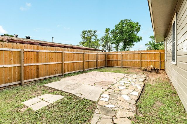 219 Camellia Street, Lake Jackson, TX 77566