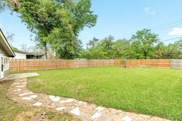 219 Camellia Street, Lake Jackson, TX 77566