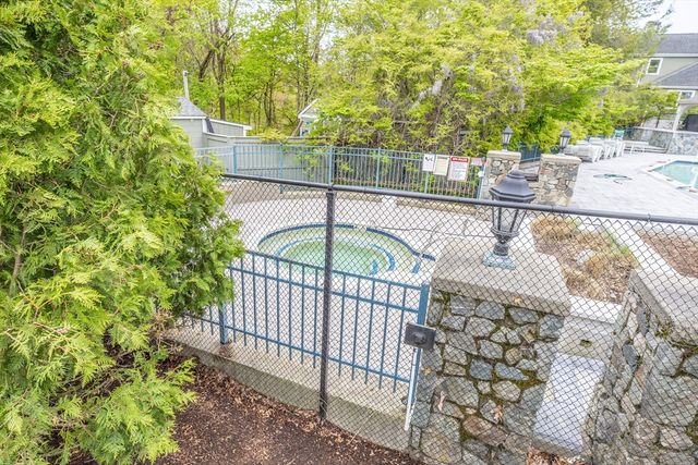 49 Bishops Forest Dr 49, Waltham, MA 02452
