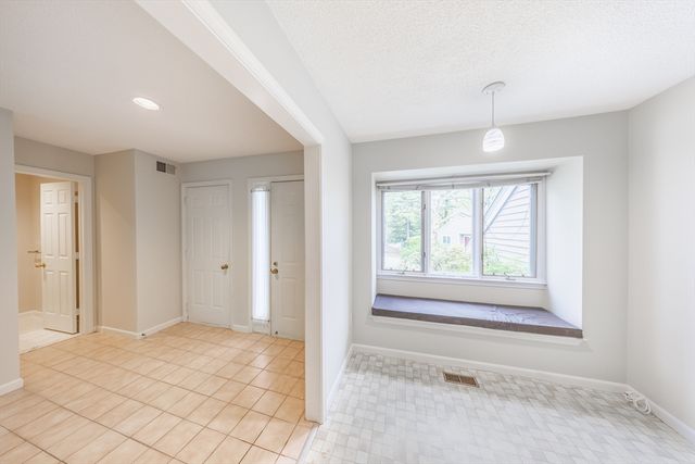 49 Bishops Forest Dr 49, Waltham, MA 02452