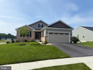 186 SHOREFRONT DR, Martinsburg, WV 25403