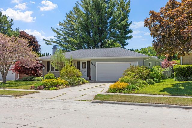 1237 Kaufmann AVENUE, Sheboygan, WI 53081