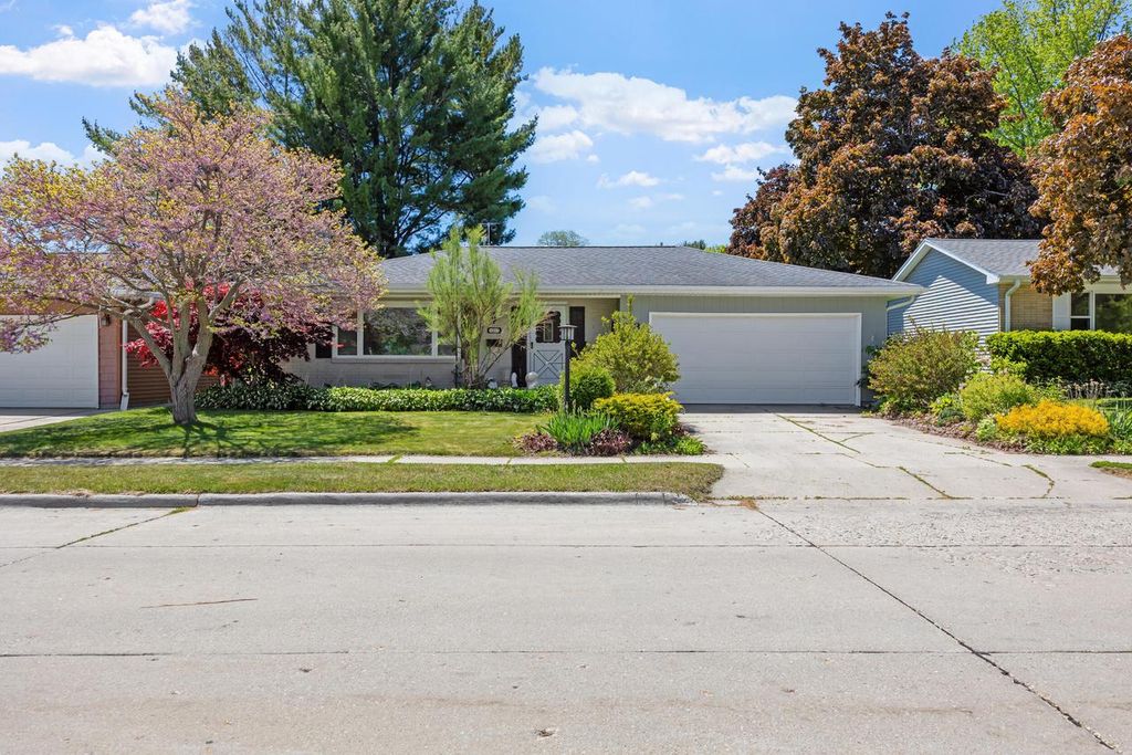 1237 Kaufmann AVENUE, Sheboygan, WI 53081