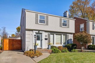 2158 Lennon Street, Grosse Pointe Woods, MI 48236