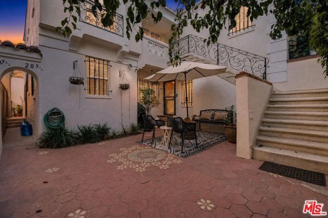 207 S Reeves Drive, Beverly Hills, CA 90212
