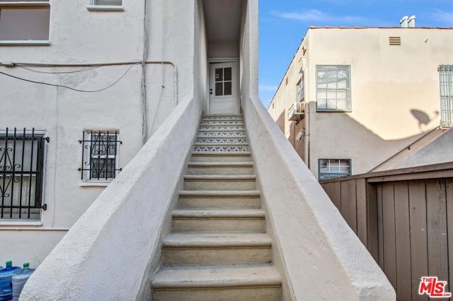 207 S Reeves Drive, Beverly Hills, CA 90212