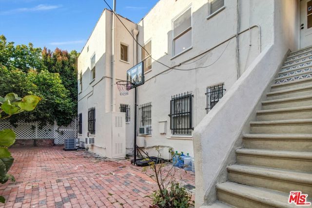 207 S Reeves Drive, Beverly Hills, CA 90212