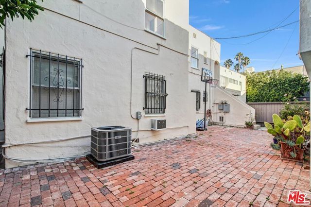 207 S Reeves Drive, Beverly Hills, CA 90212