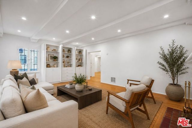 207 S Reeves Drive, Beverly Hills, CA 90212
