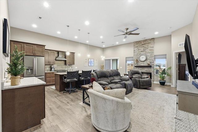5248 CARRIAGE Road, Council Bluffs, IA 51501