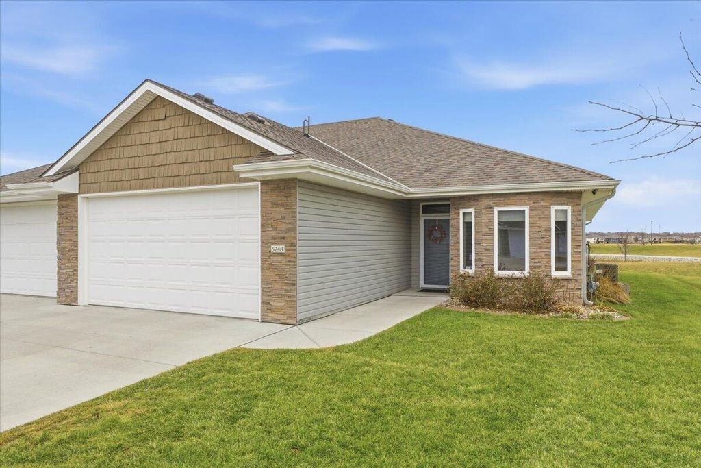 5248 CARRIAGE Road, Council Bluffs, IA 51501