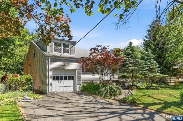 26 Hillside Terrace, Livingston, NJ 07039