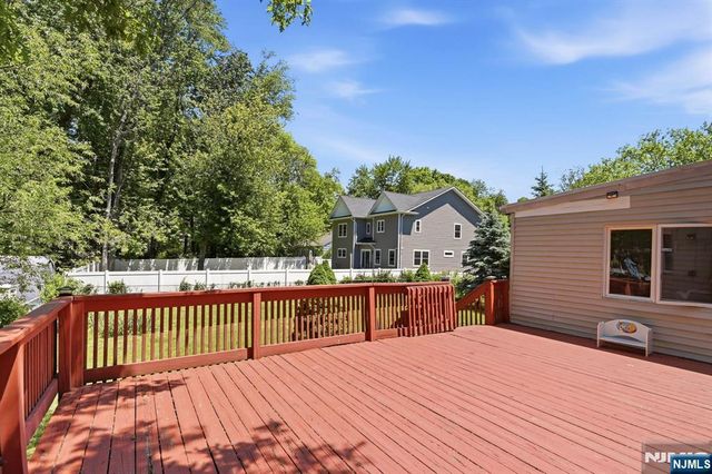 26 Hillside Terrace, Livingston, NJ 07039