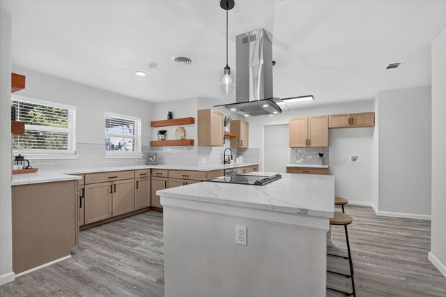 1204 Loma Alta Place, Cleburne, TX 76033