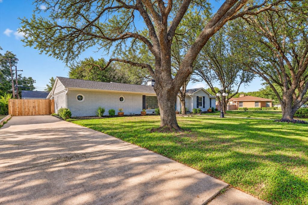 1204 Loma Alta Place, Cleburne, TX 76033 — photo 2