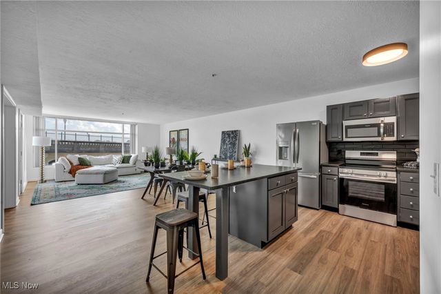 2222 Detroit Avenue 605, Cleveland, OH 44113