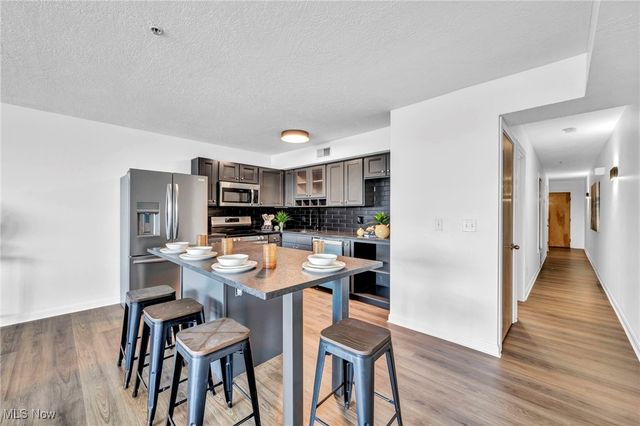 2222 Detroit Avenue 605, Cleveland, OH 44113