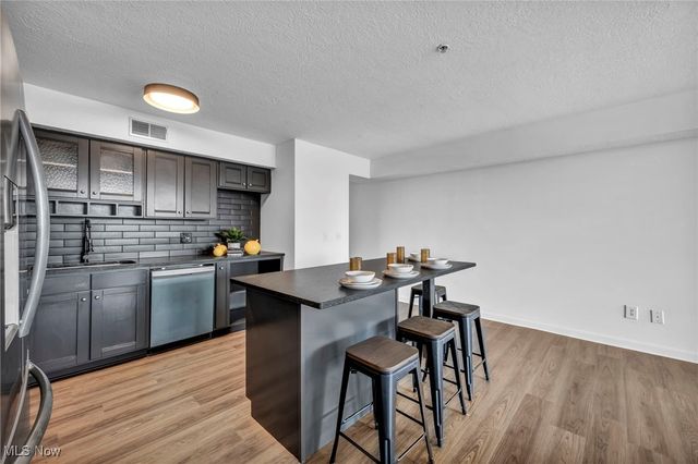 2222 Detroit Avenue 605, Cleveland, OH 44113